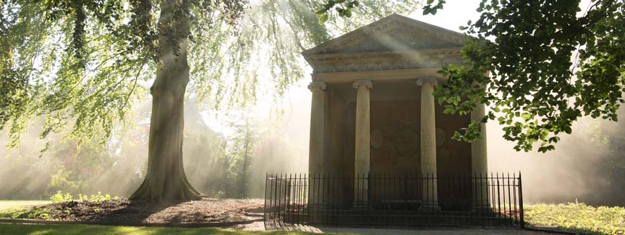 Temple of Diana at Blenheim Palace, where Sir Winston Churchill proposed