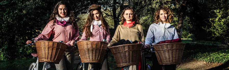 The Handlebards are presenting 'As You Like It'  at The Fleece Inn