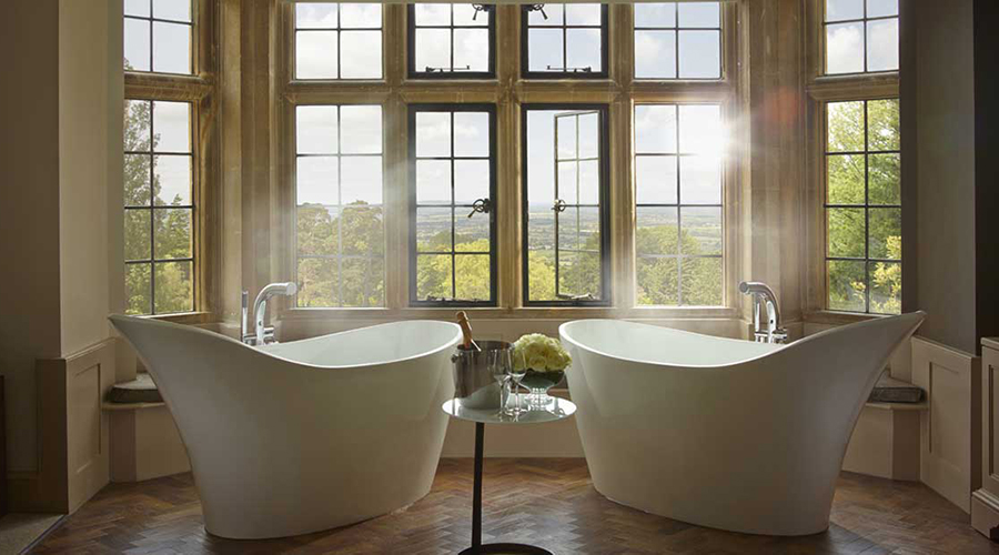 Dual baths at Foxhill Manor
