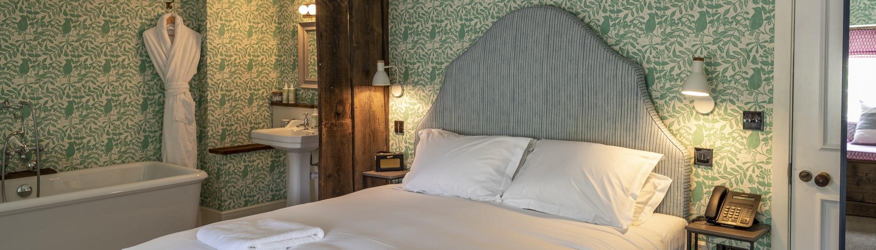 A bedroom at The Swan in Ascott-under-Wychwood