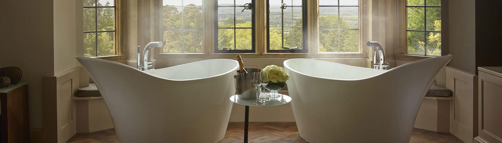 The baths in the Oak Suite at Foxhill Manor