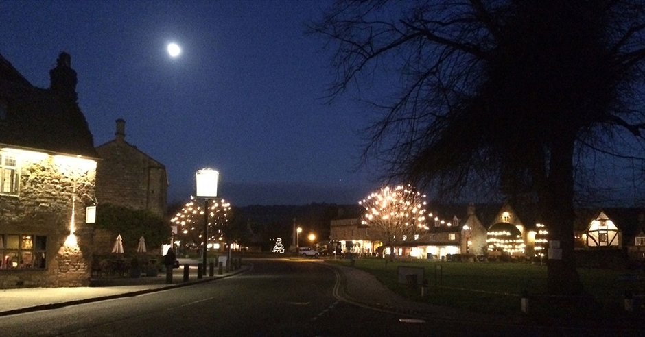 Late Night Christmas Shopping in Broadway - Cotswolds